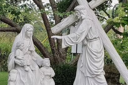 Đến ngay cơ sở tạc 14 chặng đàng thánh giá bằng đá đẹp nhất